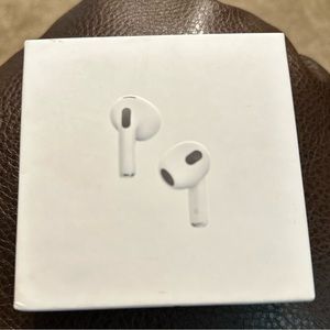 Apple AirPods 3rd generation with MagSafe charging case